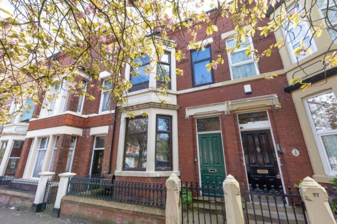 6 bedroom terraced house for sale