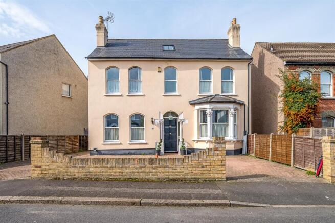 6 bedroom detached house for sale