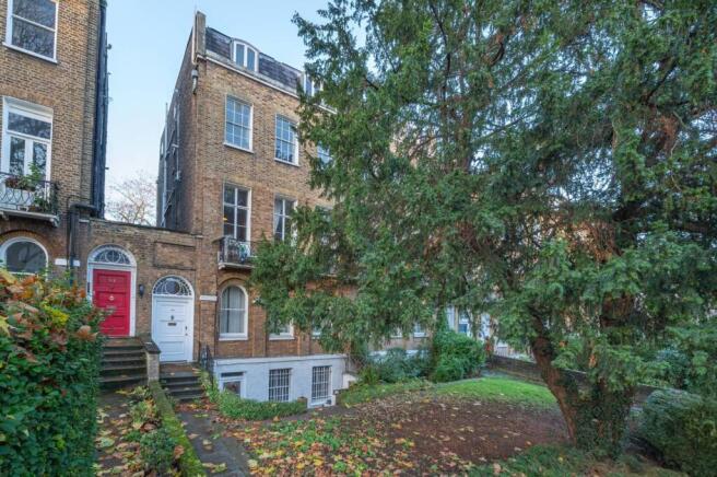 8 bedroom semi-detached house for sale