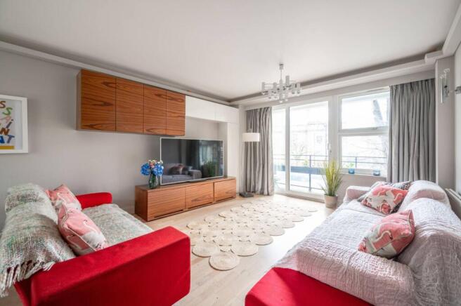 3 bedroom flat for sale