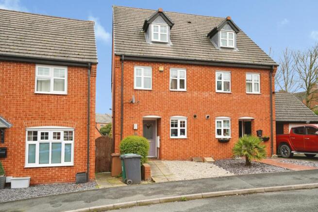 3 bedroom semi-detached house for sale