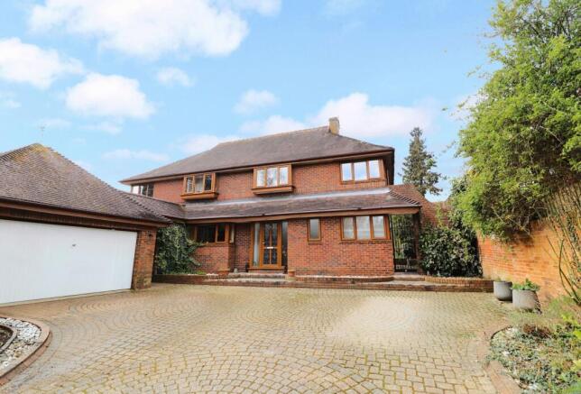 5 bedroom detached house for sale