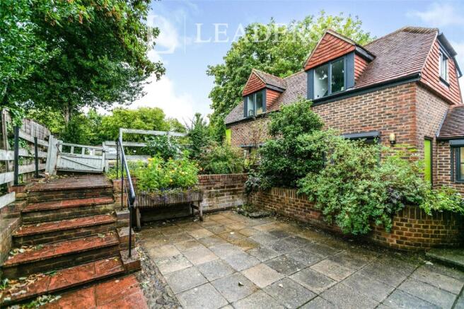 2 bedroom maisonette for sale