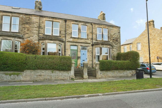 3 bedroom end of terrace house for sale