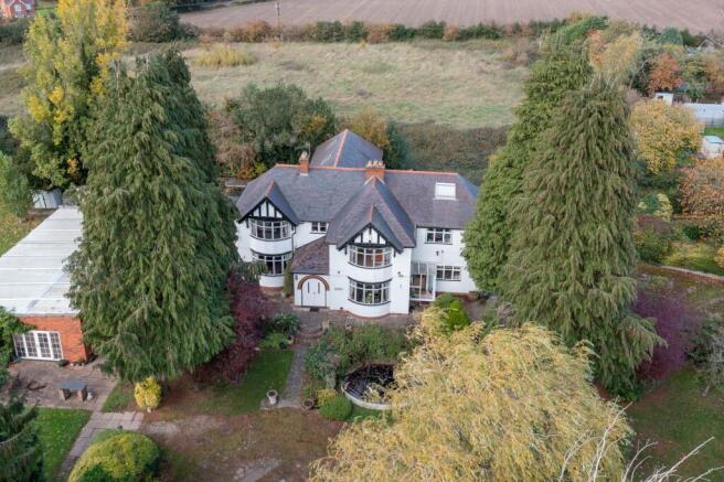 6 bedroom detached house for sale