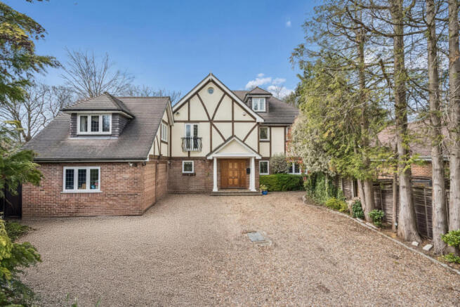6 bedroom detached house for sale