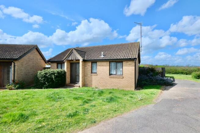2 bedroom detached bungalow for sale
