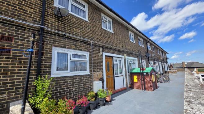 3 bedroom flat for sale