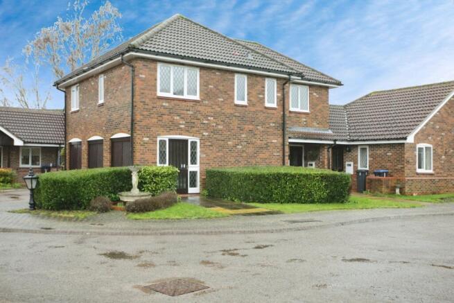 2 bedroom maisonette for sale