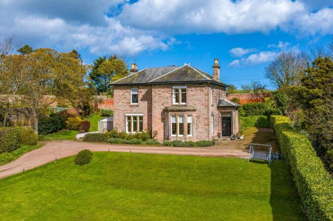 6 bedroom detached house for sale