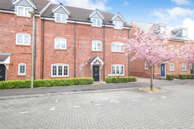2 bedroom maisonette for sale