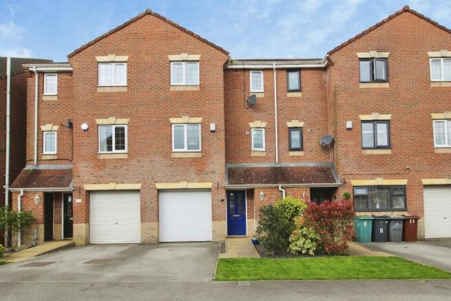 4 bedroom town house for sale