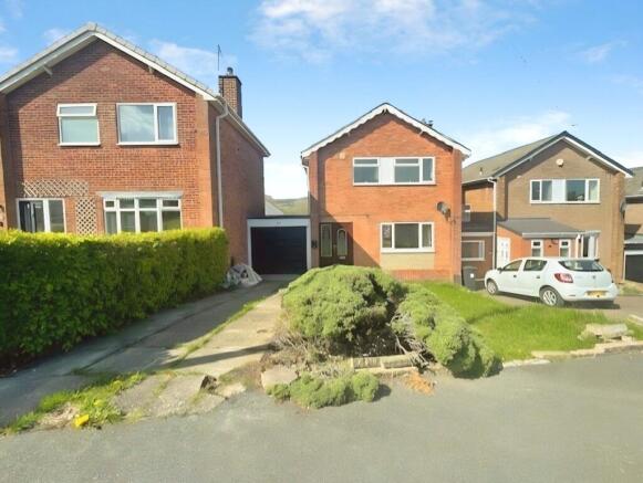 3 bedroom link detached house for sale