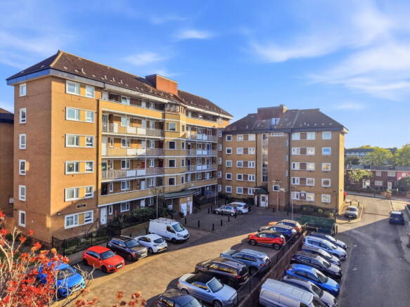 3 bedroom flat for sale