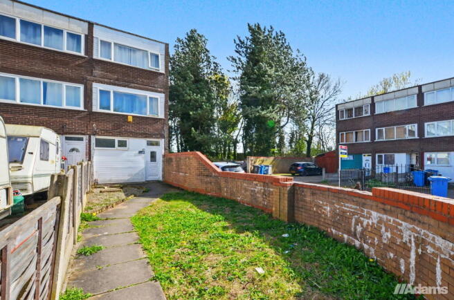 4 bedroom end of terrace house for sale