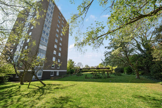 3 bedroom flat for sale