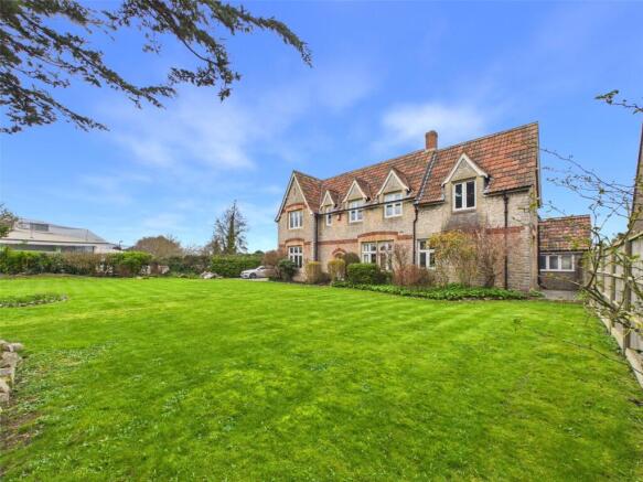 Detached house for sale