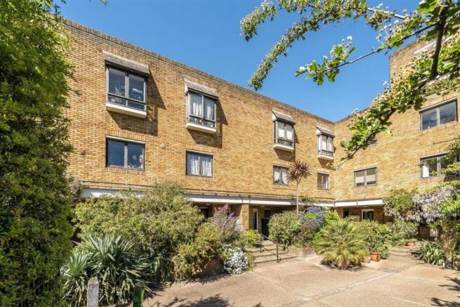 Studio flat for sale