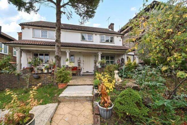 5 bedroom detached house for sale
