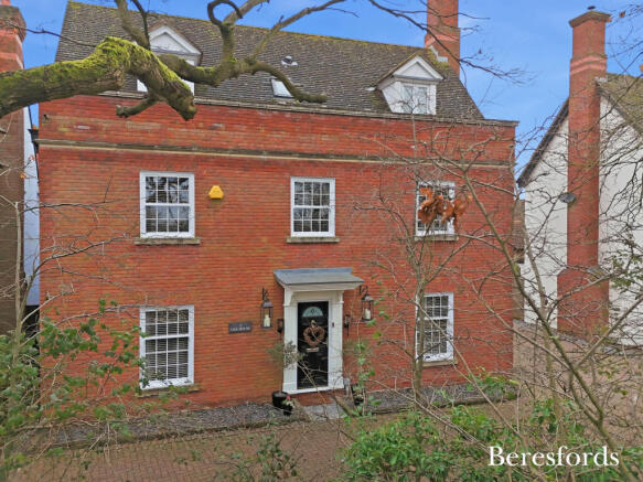 5 bedroom detached house for sale