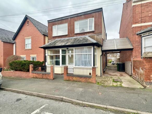 6 bedroom detached house for sale