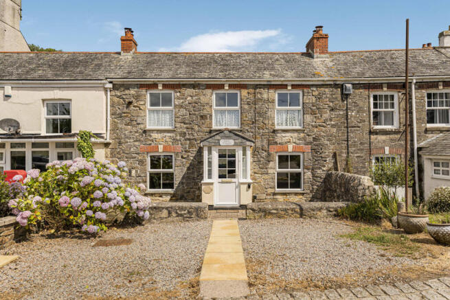 3 bedroom cottage for sale