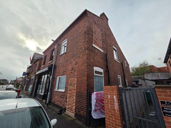 5 bedroom end of terrace house for sale