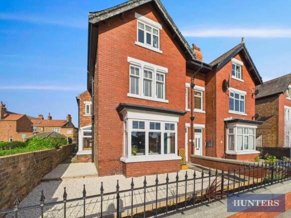 5 bedroom semi-detached house for sale