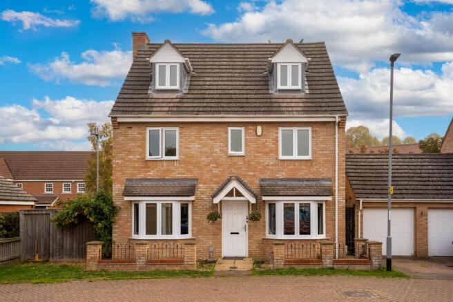 5 bedroom detached house for sale