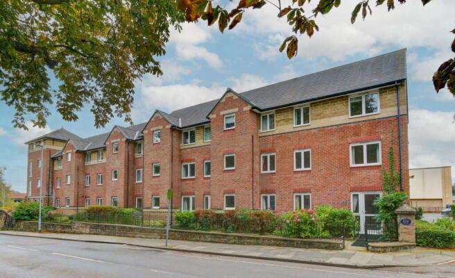 1 bedroom ground floor flat for sale