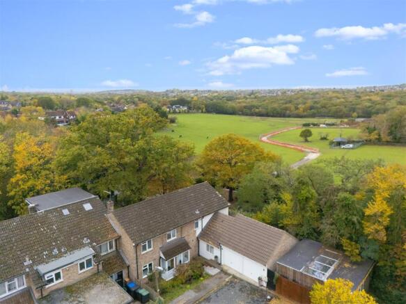 5 bedroom semi-detached house for sale