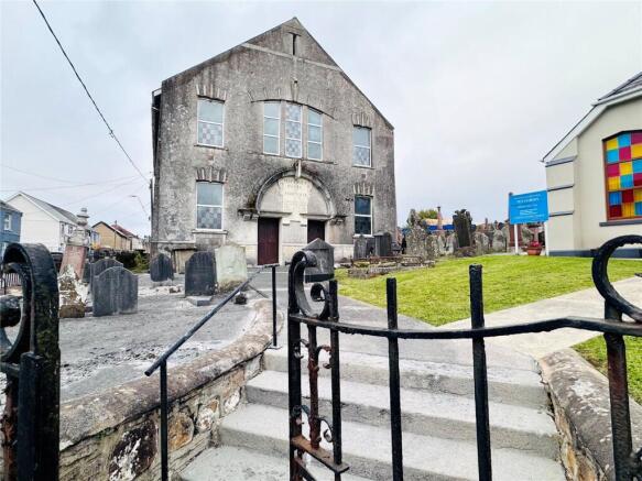 6 bedroom detached house for sale