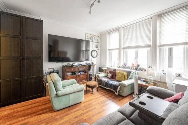 3 bedroom flat for sale