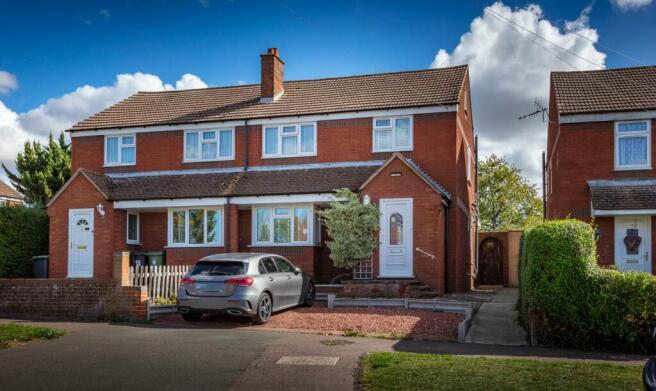 3 bedroom semi-detached house for sale