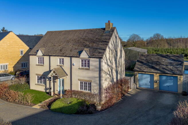 5 bedroom detached house for sale