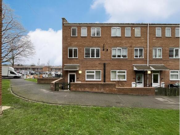 3 bedroom maisonette for sale