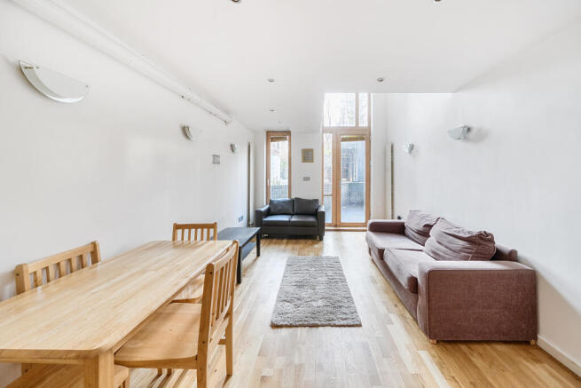 3 bedroom flat for sale