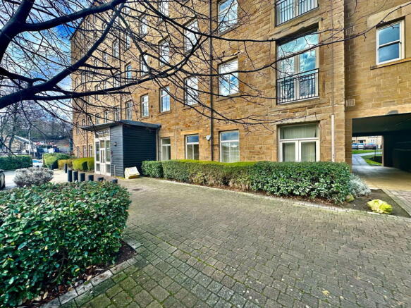 2 bedroom ground floor flat for sale