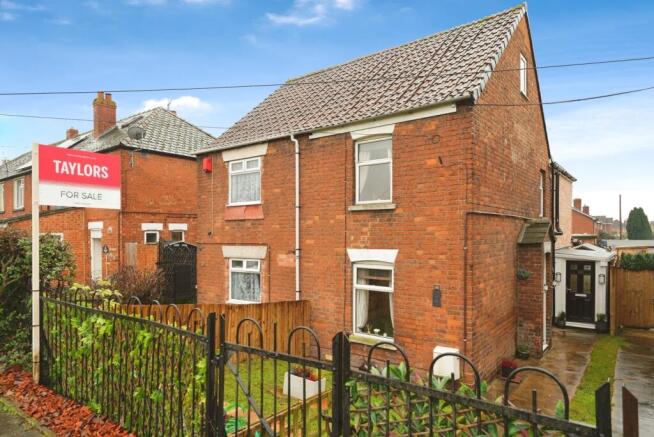 4 bedroom semi-detached house for sale