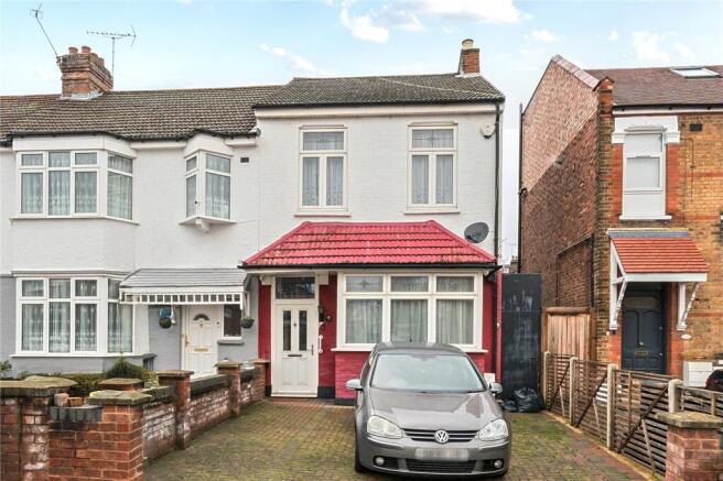 4 bedroom end of terrace house for sale