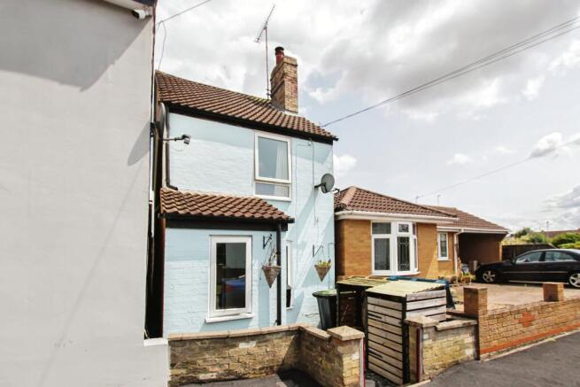 2 bedroom detached house for sale