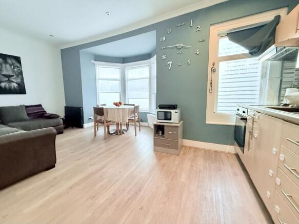 4 bedroom maisonette for sale