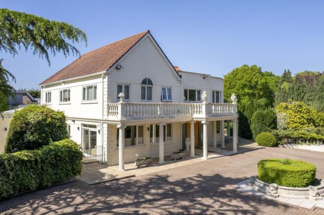6 bedroom detached house for sale