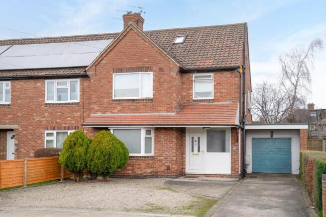 5 bedroom semi-detached house for sale