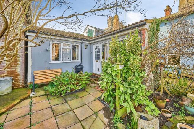 1 bedroom semi-detached house for sale