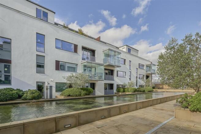 3 bedroom flat for sale