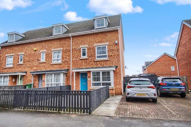 4 bedroom end of terrace house for sale