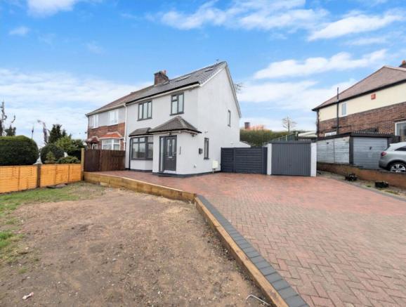 5 bedroom semi-detached house for sale