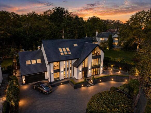 6 bedroom detached house for sale