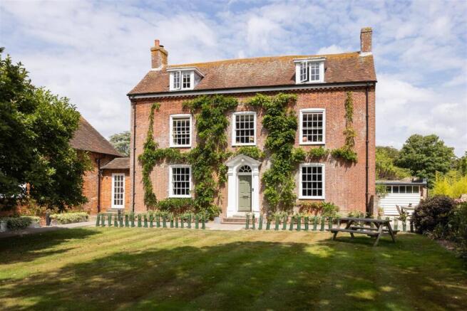 6 bedroom detached house for sale